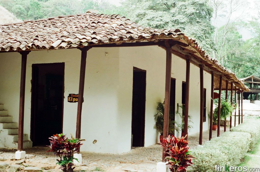 Hacienda La Tahona - Finca en Santa Barbara, Santander